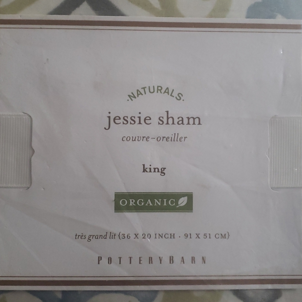 King size duvet with 2 king size shams. Never used